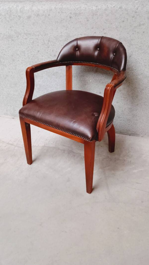 Стол "Chesterfield" 2 img 20260313 151058684