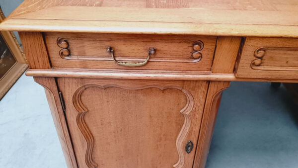 Дъбово бюро "Louis XV" 6 img 20260618 180841419