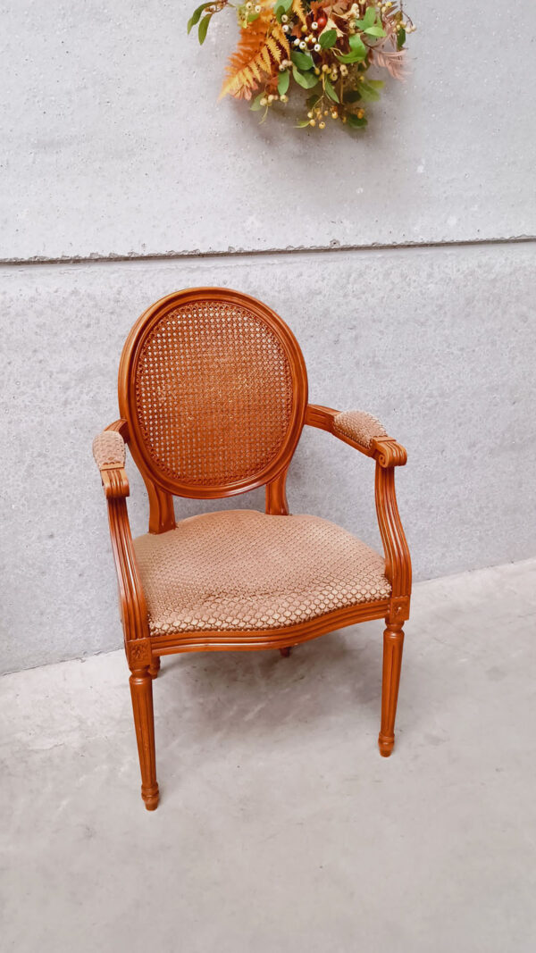 Кресло в стил „Louis XVI“